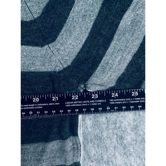 Aeropostale XL Mens Gray & Black Striped Long Sleeve Crewneck Sweater - Picture 4 of 6